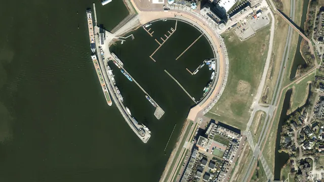 Luchtfoto van Bataviahaven