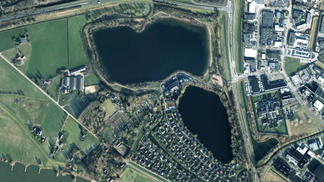Luchtfoto van Bronsbergenmeer