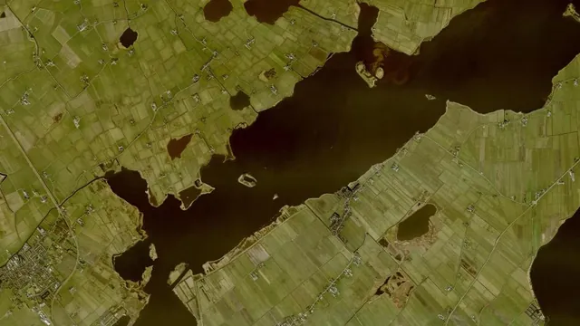 Luchtfoto van Fluessen