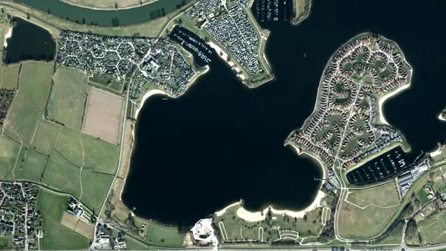 Luchtfoto van Lathumse Plas