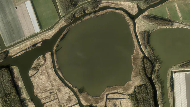 Luchtfoto van Lutjebroekerweel