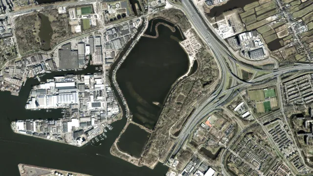 Luchtfoto van Noorder IJ-Plas