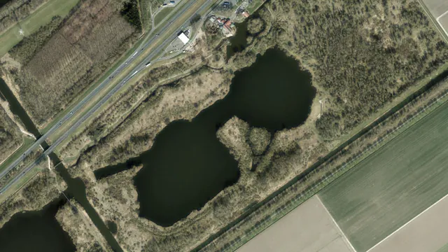 Luchtfoto van Ooievaarplas