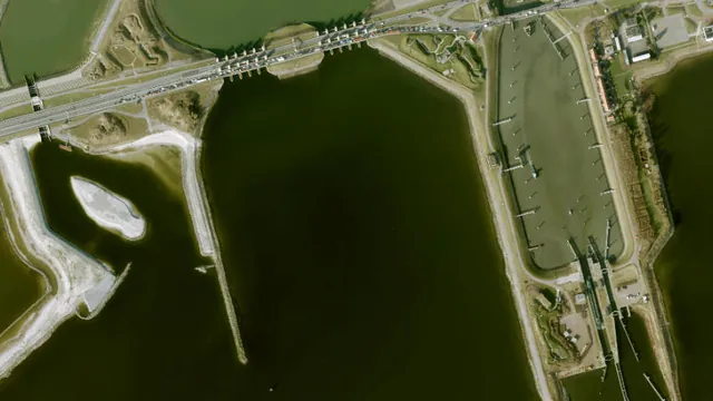 Luchtfoto van Spuihaven Zuid