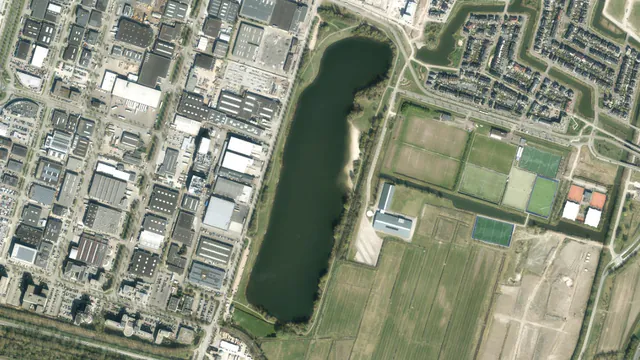 Luchtfoto van Strijkviertelplas