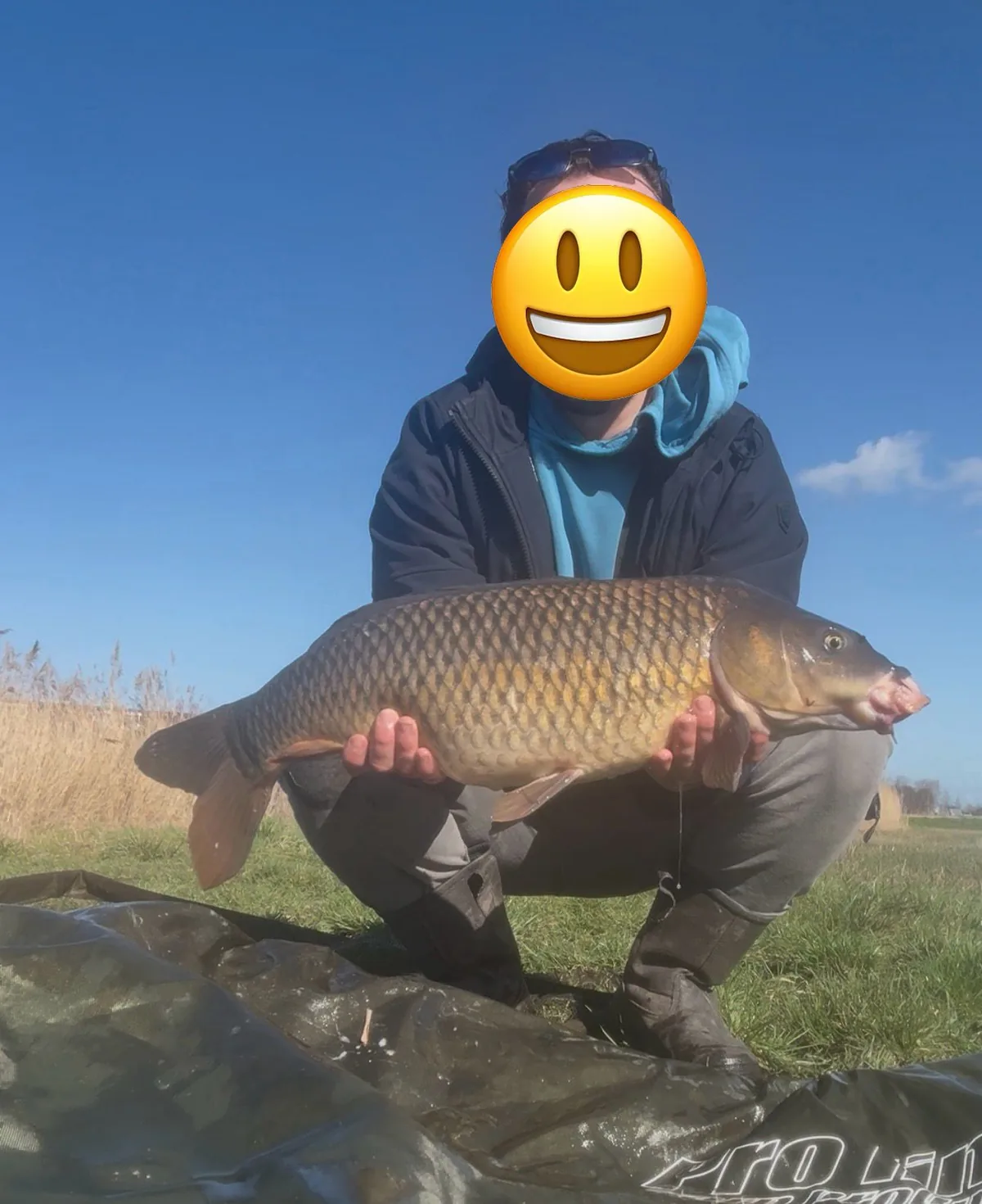 Joshua Rijnhart with the carp caught at Westzaan on 6 April 2026